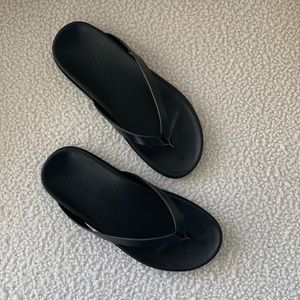 St. Agni Flip Flop Black Sandal 37/ US 7